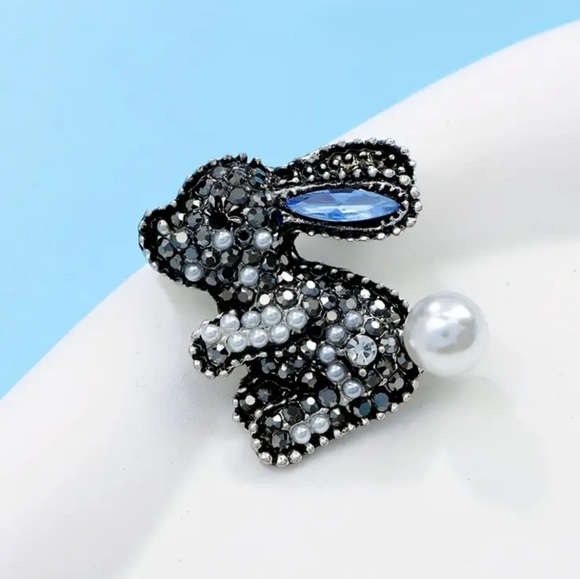 Rhinestone Bunny Brooch Pin - Picture 4 of 4